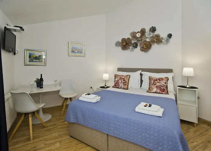 Apartment By The Sea Hvar - 10430 *